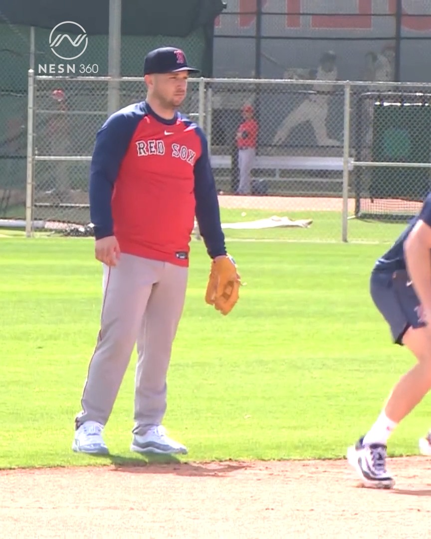 Yeah, could def get used to this 😏 Tune into Bregman's introductory press conference tomorrow at 8:30am on NESN 📺
