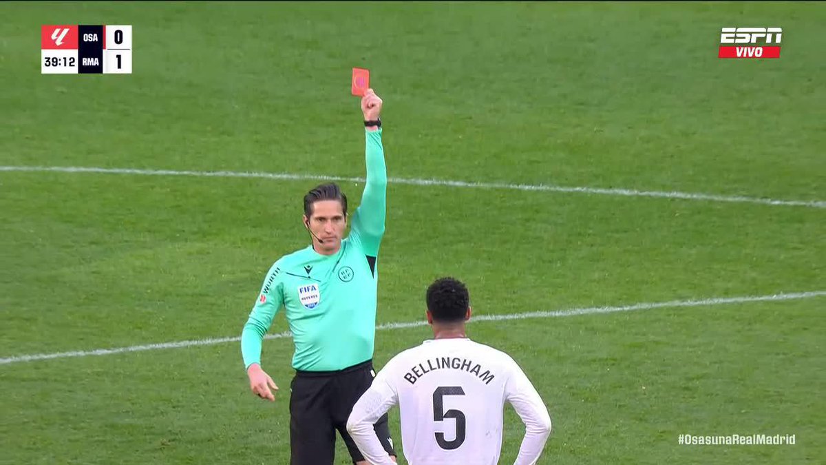 "Bellingham" Porque se fue expulsado en el partido del Real Madrid ante el Osasuna por LaLiga. Jude le dijo "Fuck Off" y el árbitro pensó que le dijo "Fuck You", encima que es malo tampoco sabe inglés el hijo de re mil puta.