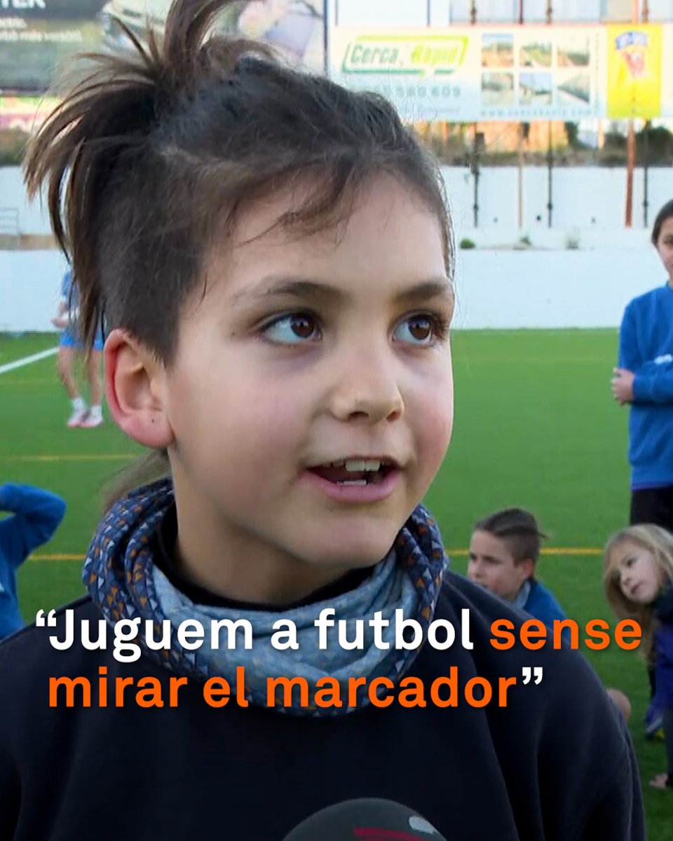 “Ens ho passem bé sense mirar el marcador.” És un equip de futbol diferent, amb les seves pròpies normes. El formen nens i nenes d'entre 5 i 13 anys i juguen per divertir-se sense la pressió de competir. L'Equip Lila va néixer a Torredembarra fa set anys
