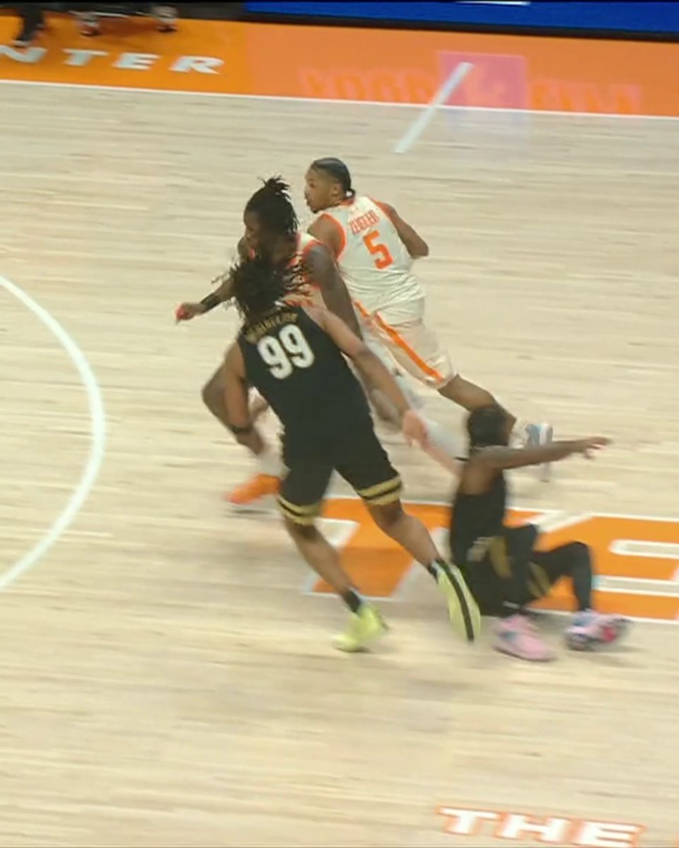 Zakai Zeigler put him on skates 😱⛸️ Tennessee Basketball