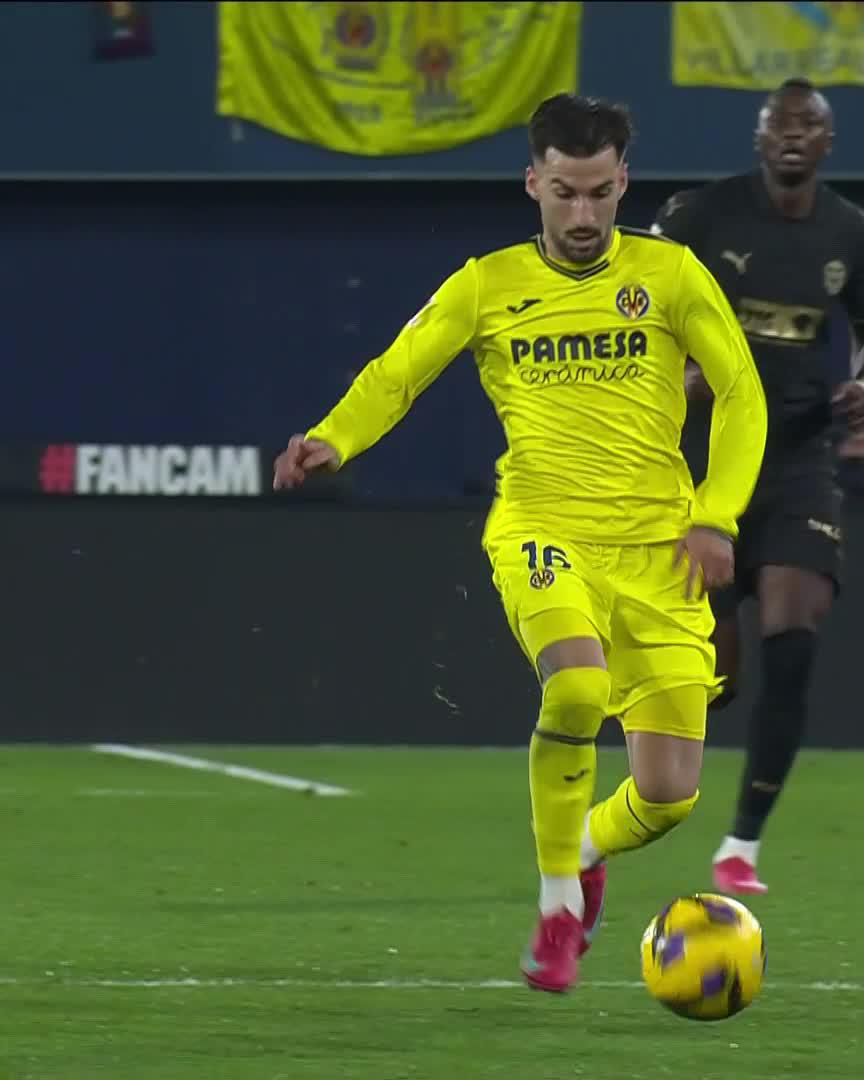 𝐒𝐔𝐏𝐄𝐑𝐂𝐋𝐀𝐒𝐄. 🤯 #LALIGAHighlights | @alexbbaena