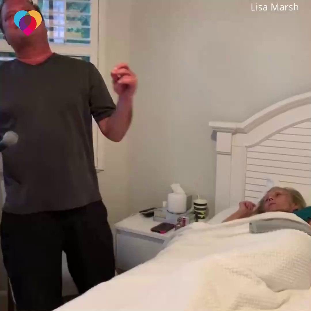 This 86-year-old woman had one dying wish – to see her favorite musician, a local singer from South Florida, perform. So, he came to her bedside to serenade her one last time 🫶