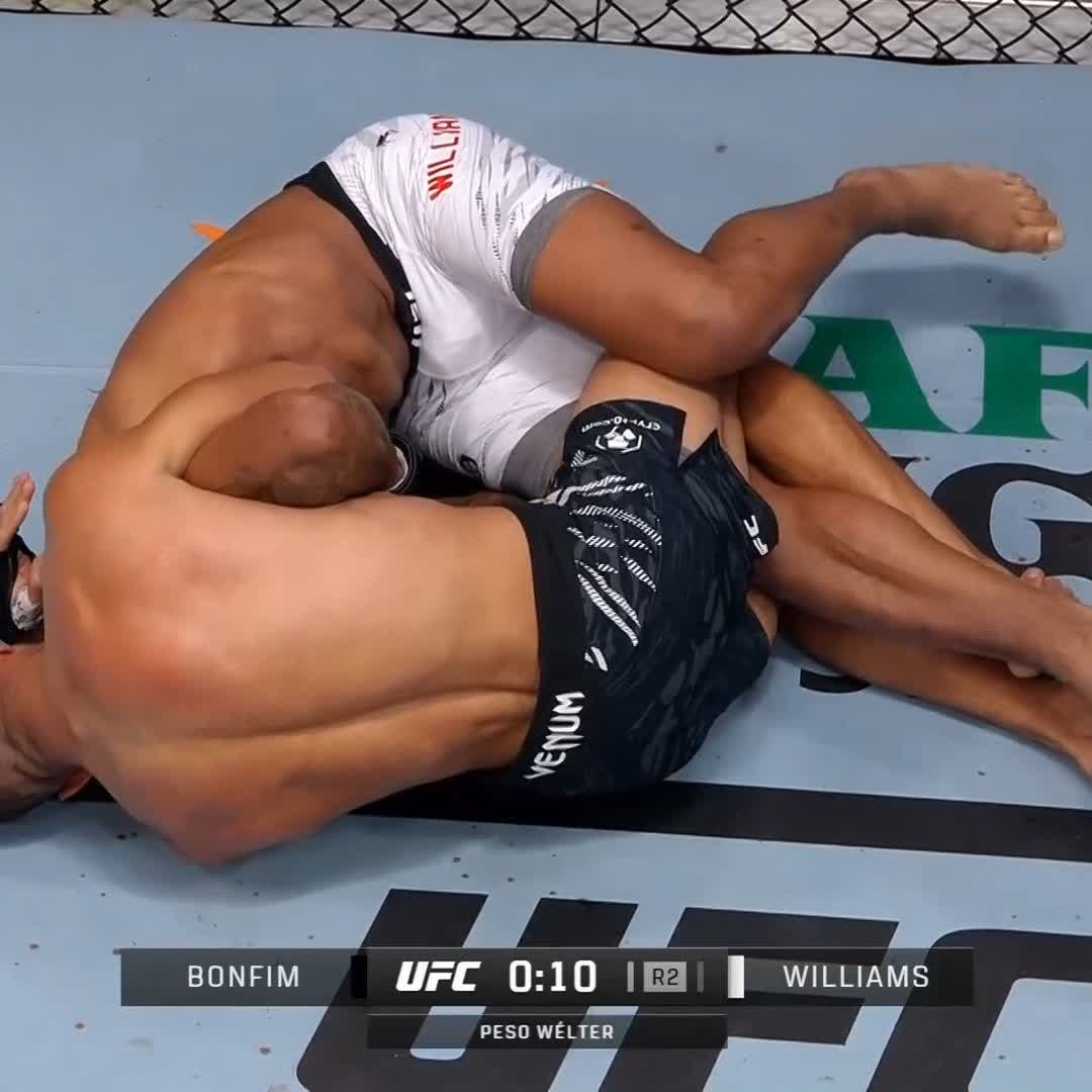 LO DURMIÓ! @gabrielbonfi desconecta a Khaos Williams 🤯 #UFCVegas102