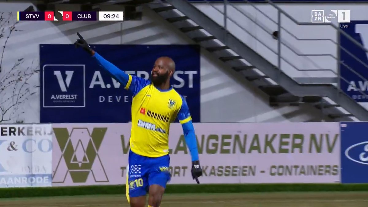 📐 | Een onmogelijke hoek? Niet voor Didier Lamkel Zé. 😧🎯 #STVCLU