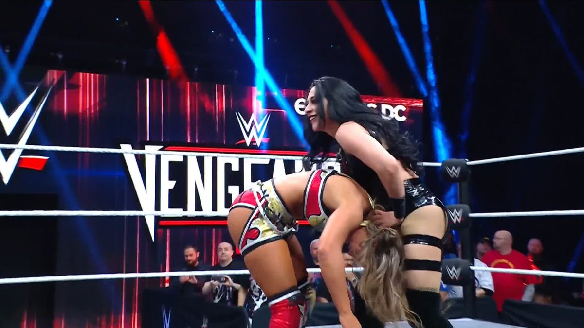 LA PRIMERA 👆 LA CAMPEONA 👑 @Steph_vaquer es la nueva Campeona Norteamericana de NXT 🇨🇱 #VengeanceDay