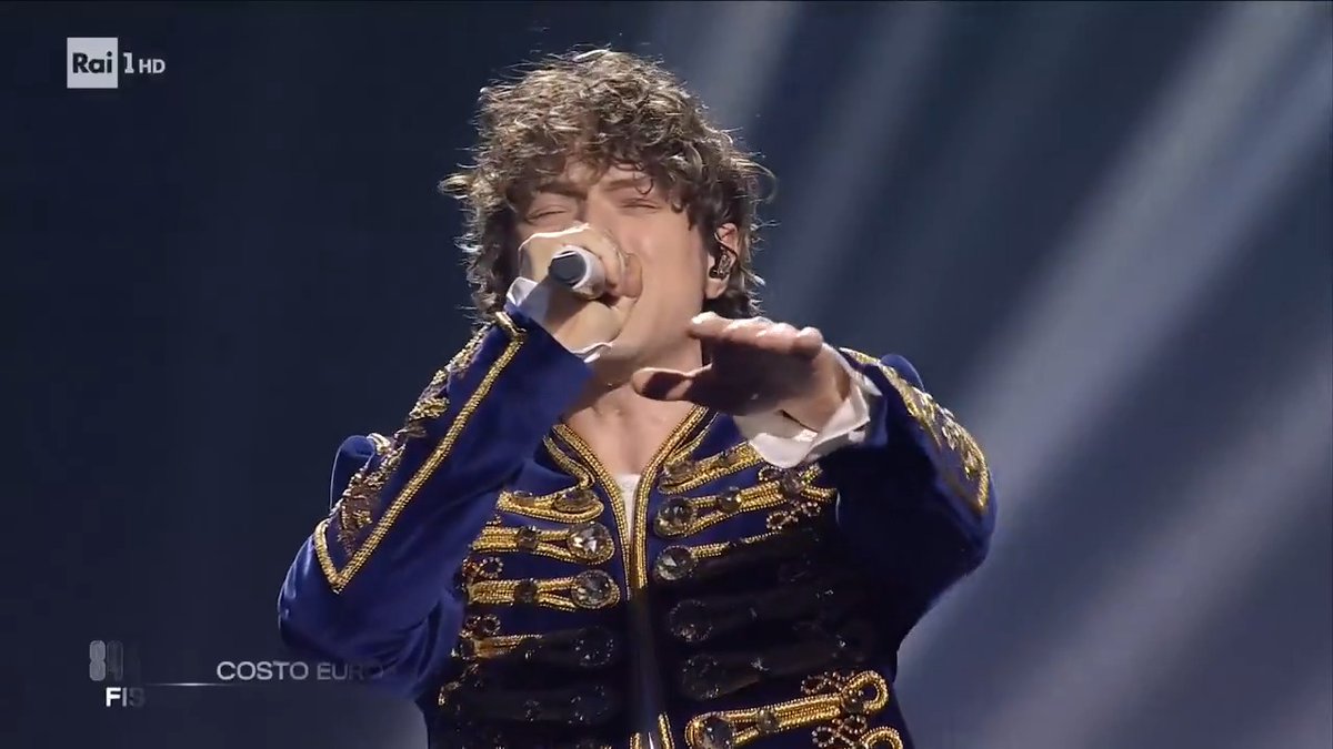 La fiamma brucia, ma inevitabilmente consuma la candela. Si scioglierà la cera. E di noi, il buio, sarà tutto quel che resta. 🎤 Irama 🎧 Lentamente L’esibizione integrale è su RaiPlay In audio su RaiPlay Sound #Sanremo2025