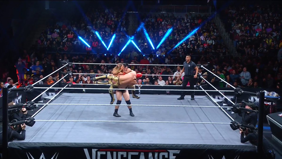 THIS MATCH IS AWESOME!!! 👏👏👏 #VengeanceDay