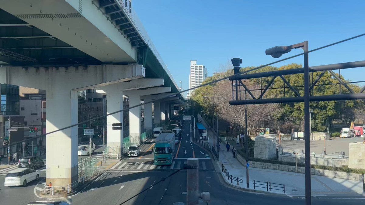 大阪城公園でひときわ目立つクールジャパン大阪。凄まじい累積赤字の報道もあった。皆が愛してきた大阪城公園をこんな形で破壊するのも残念過ぎる。お笑いの魂を捨てて、権力に靡いた吉本興業では笑えなくなった。特に大阪での維新と吉本興業との癒着は目に余るものがある。