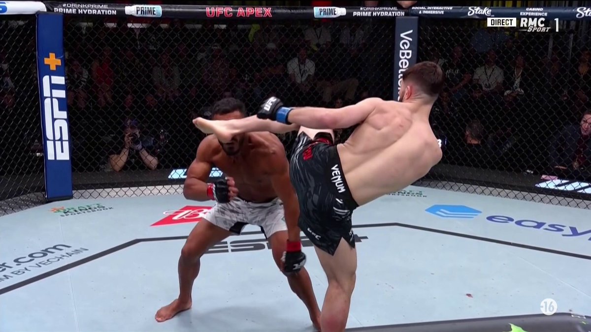 Le splendide question mark kick qui offre la victoire à Nazim Sadykhov 🇦🇿 ! 🤩 #UFCVegas102