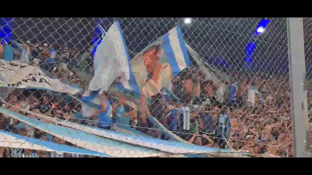 Racing pierde 3-0 ante Argentinos Juniors y el aliento del Cilindro es ENSORDECEDOR... ¡¡Impresionante la hinchada de La Academia!!