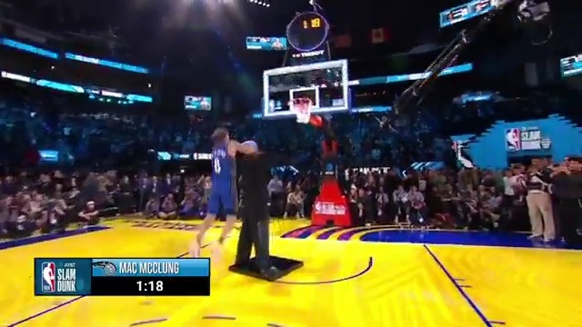 マック・マクラング、NBAスラムダンクコンテスト史上初となる三連覇達成🏆️🏆️🏆️ 最後のダンクは 人間越え&amp;一度リングに当ててから叩き込む という驚異的一撃でした❗ NBA on TNT