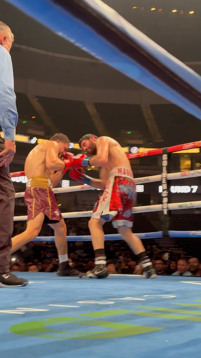 OSCAR DUARTE KNOCKS OUT MIGUEL MADUEÑO!!! 🤯🤯🤯 #DuarteMadueño | LIVE on DAZN tonight