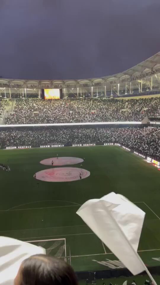 Dünyanın en iyi tribünü Beşiktaş tribünüdür.