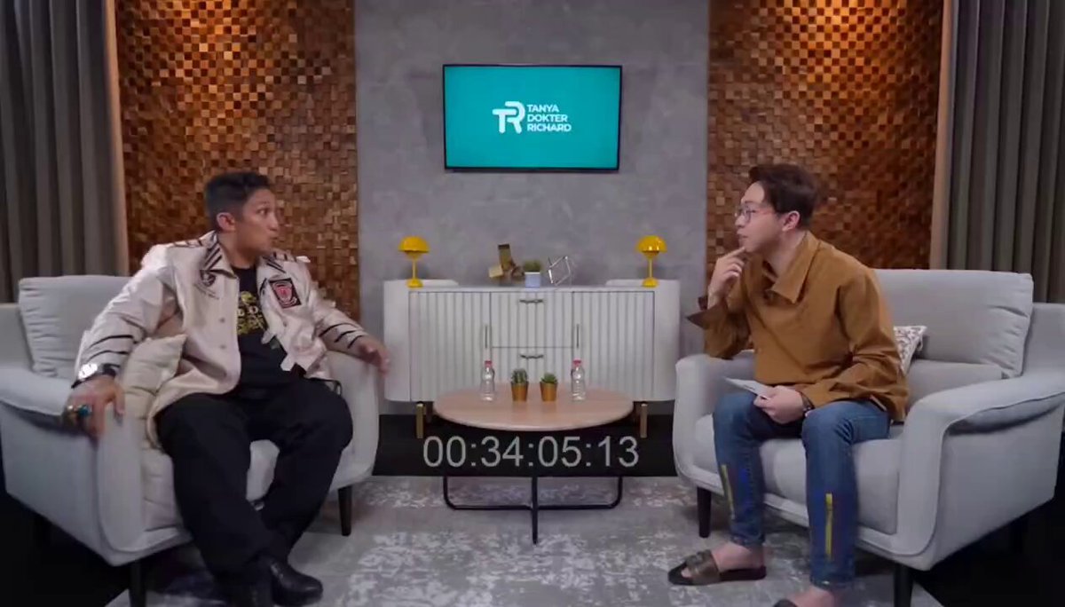 Oh ternyata itu tanah sengketa dari kliennya yg diakui sebagai milik pribadinya Firdaus Oiwobo. Ngeri juga ini orang bisa mengklaim tanah sengketa kliennya sebagai tanah milik pribadinya.