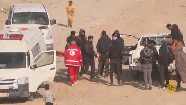 وزارة الداخلية في #غزة تعلن استشهاد 3 من عناصر الشرطة في قصف بمسيرة إسرائيلية استهدفهم أثناء انتشارهم لتأمين المساعدات بمنطقة الشوكة شرقي مدينة #رفح #حرب_غزة #الأخبار