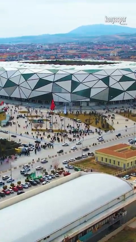 Stadyum kapıları saat 14.00 itibarıyla taraftarımıza açılacaktır. #Konyaspor 💚🤍 #KNYvSAM ℹ️ Maç saatine yakın turnikelerde oluşabilecek yoğunluktan dolayı taraftarımızın stadyuma erken girmesini önemle rica ederiz.