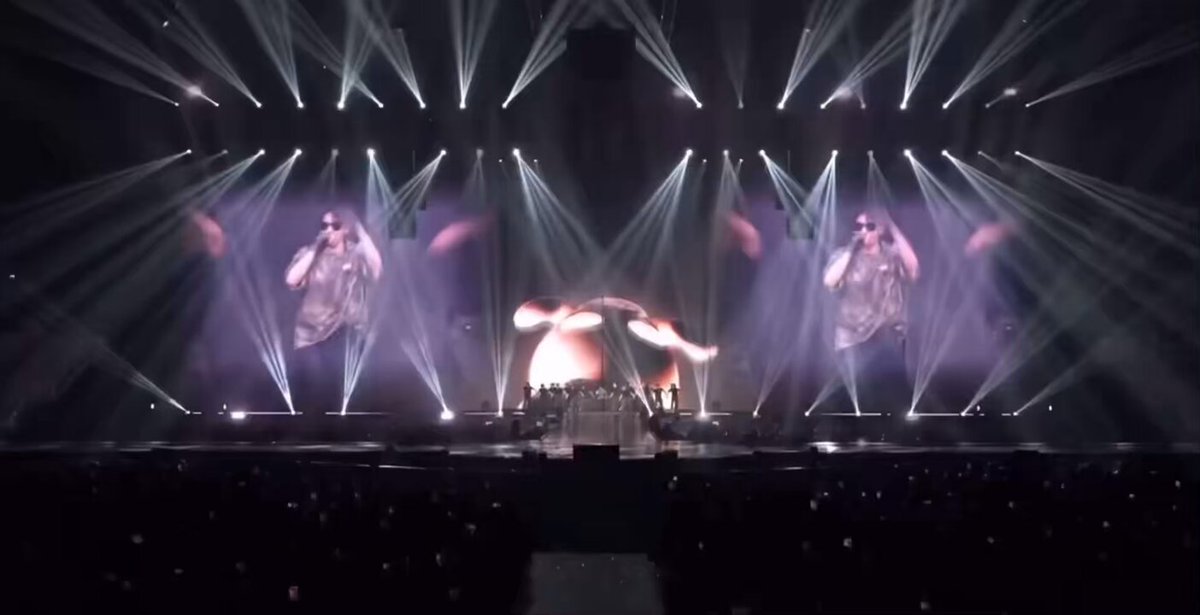 THERES NOTHING MORE ICONIC THAN SEUNGMIN PERFORMING ULTRA WHILE PUPPYM WITH LASER EYES AT THE BACK😭😭😭 truly best stage ever😭😭😭❤️