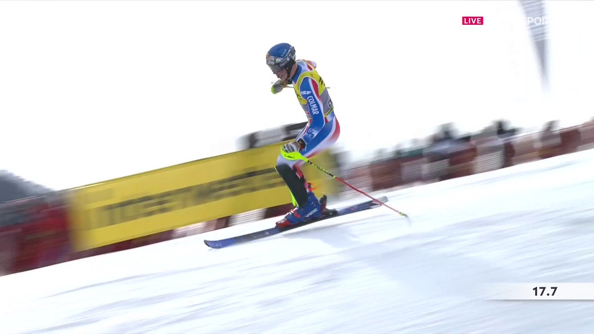🇫🇷 La superbe première manche de Clément Noël ! Le Français a ouvert le bal avec brio : dossard n°1, le Vosgien a signé le meilleur chrono en 59''23. Sera-t-il champion du monde ? RDV à 13h15 sur Eurosport pour le second run #ChaletClub #Saalbach2025