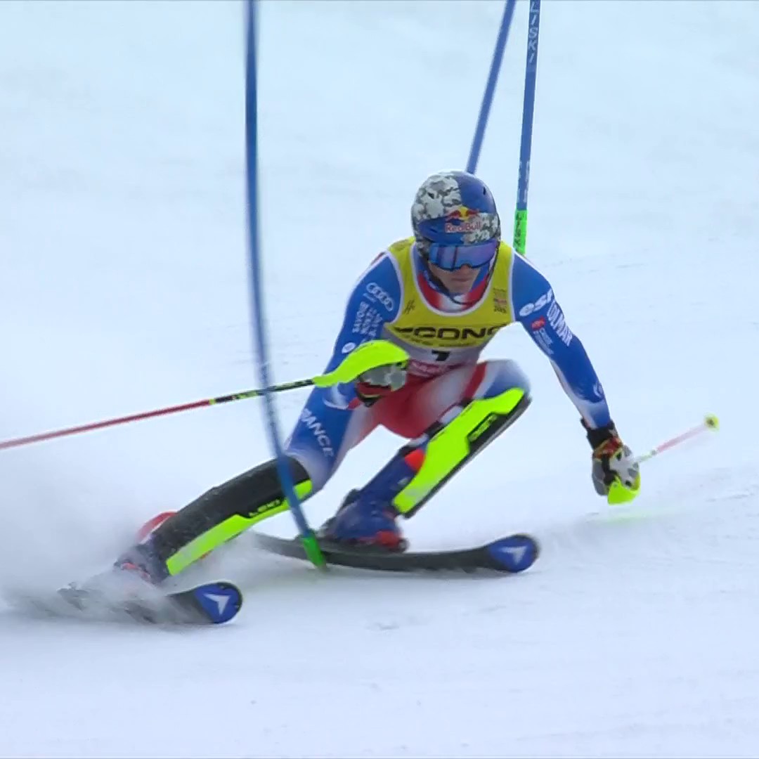 😮 Oh non !!! Clément Noël enfourche, Loïc Meillard est champion du monde de slalom, la France termine la compétition avec zéro médaille #ChaletClub #Saalbach2025