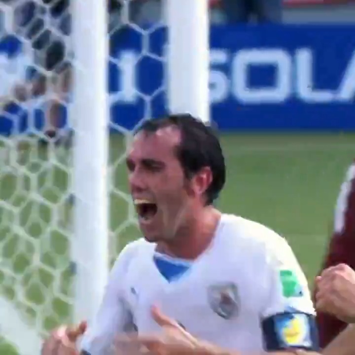 Golazo histórico de @DiegoGodin. 👏🇺🇾 Selección Uruguaya | #CopaMundialFIFA