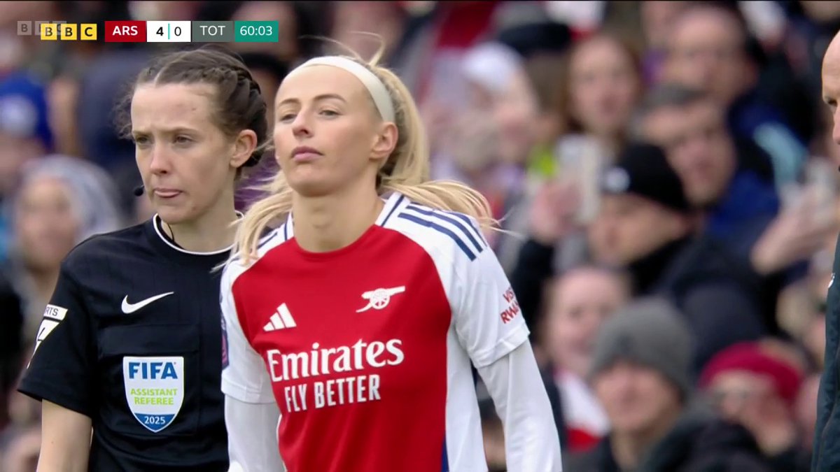 What a reception! 🤩 After 2,815 days, Chloe Kelly is back on the pitch in an Arsenal shirt. #BBCFootball #WSL