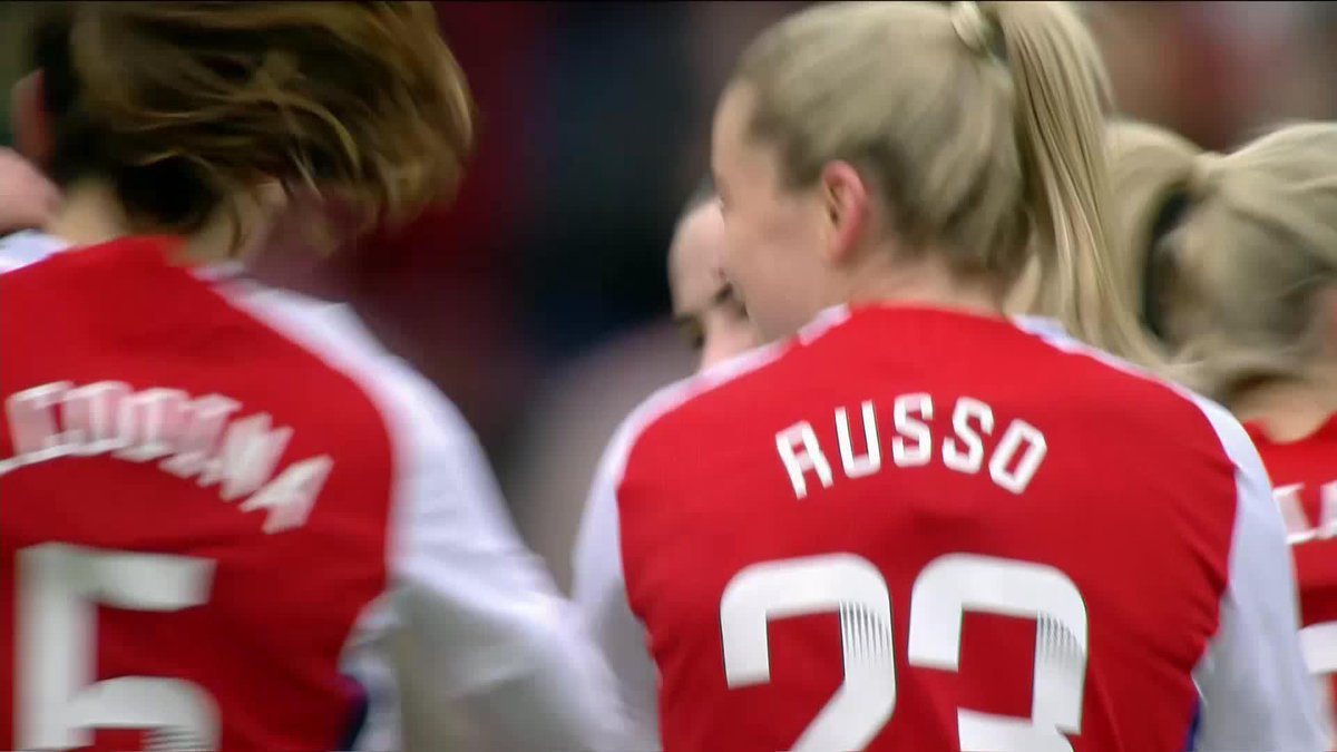 A BANGER FROM EMILY FOX 🤯 A long range strike from Fox that goes in off the post! #BarclaysWSL Arsenal Women