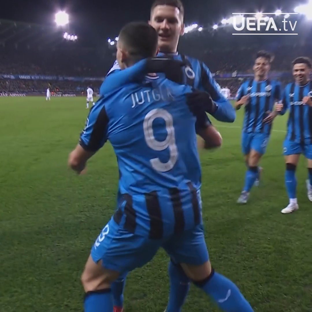 💫 Control sublime, volea precisa... 👏 𝑴𝒂𝒓𝒂𝒗𝒊𝒍𝒍𝒐𝒔𝒐 Ferran Jutglà Blanch 👏 #UCL