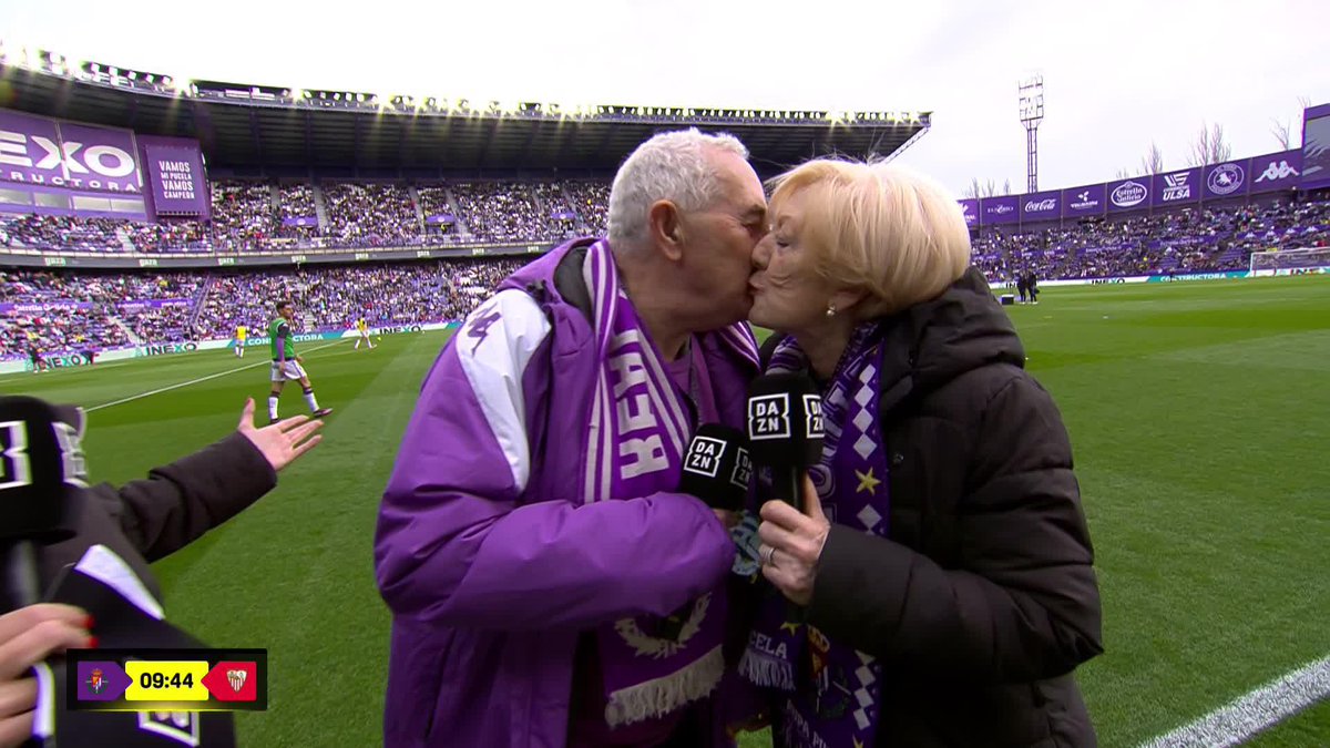 60 años de casados y un amor en común: el Real Valladolid C.F. 🥰 La de Jesús y Conchi es una historia preciosa 💜 #LALIGAenDAZN ⚽️