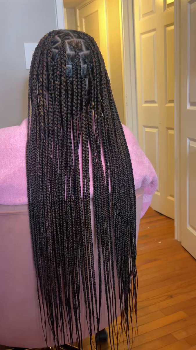 🚨MARCH MADNESS BRAID SPECIALS ✨March books officially open! ALL MONTH LONG: 💕20% Off all Smedium, Small, &amp; XS Knotless (boho hair fee not included) 💕$200 Medium Buttlength Knotless 💕 $350 Small Waistlength Boho (Boho hair not included) 📚👉🏾