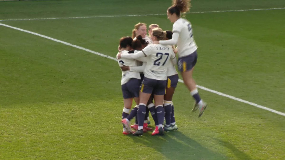 WHAT A GOAL! 😱 Take a bow, Kelly Gago 👏 Everton Women #BarclaysWSL