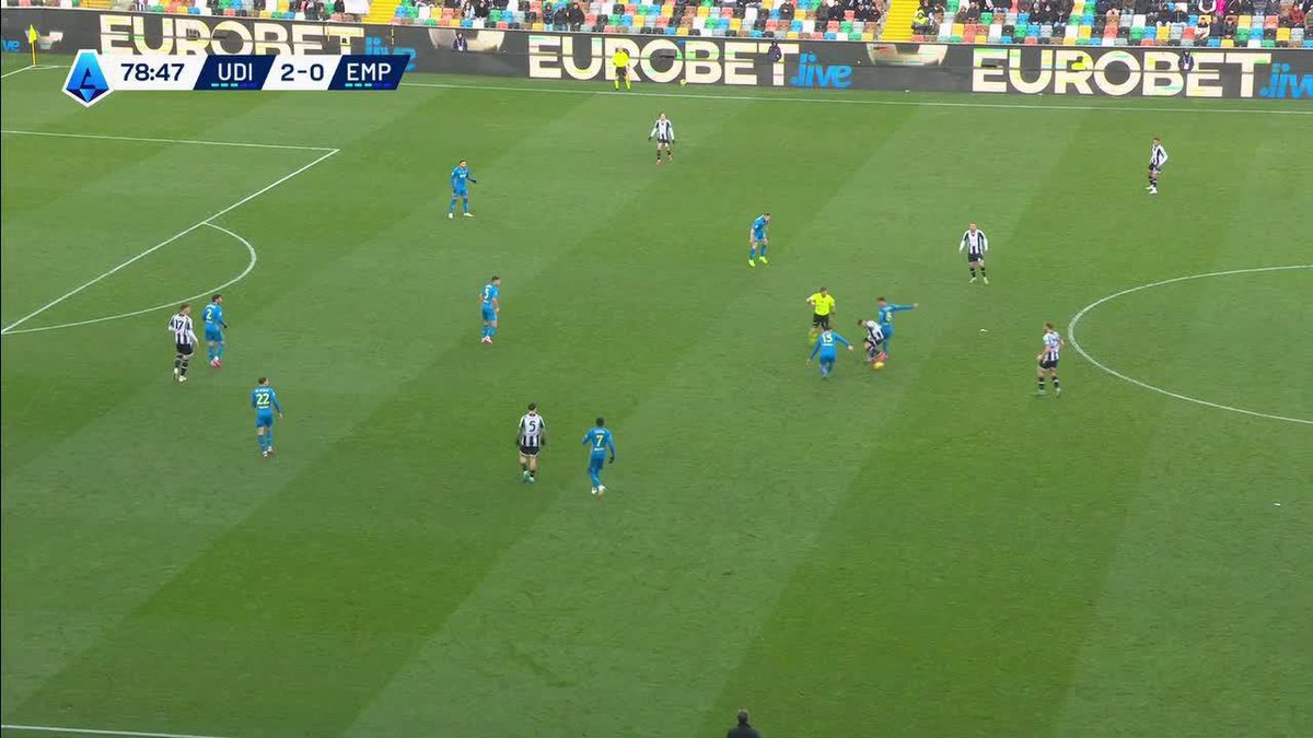 ¡LA CALIDAD DE ALEXIS, INTACTA! El chileno llevaba menos de 5 minutos en el campo de juego, tras entrar como recambio en el #Udinese vs. #Empoli, y hace esto...