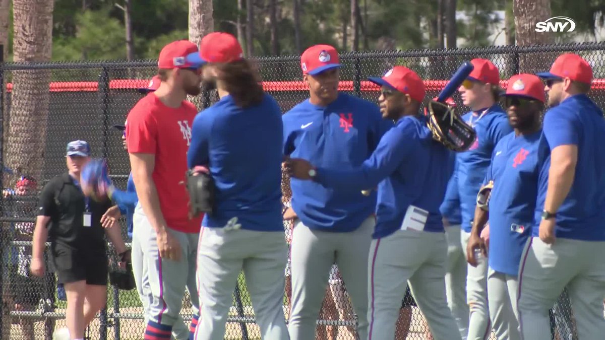 Juan Soto talks with Brandon Nimmo and Jesse Winker on the field