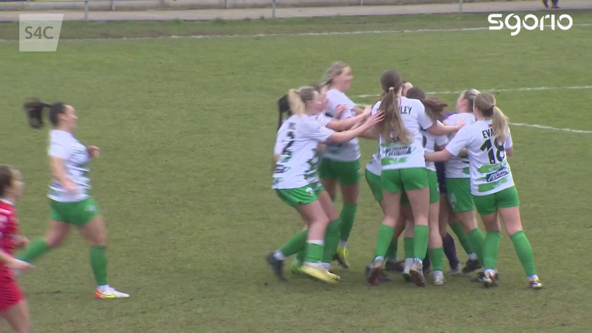 Becca Elliott, arwres Y Seintiau 🧤 Becca Elliott the hero as The New Saints FC Women triumph on penalties against Briton Ferry to reach the semi-finals 🏆 #CwpanCymruButeEnery