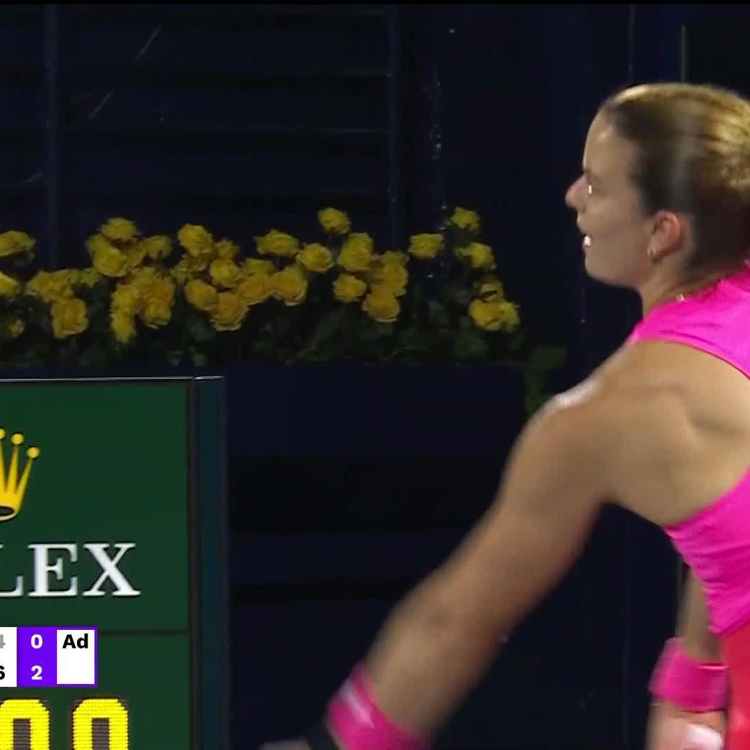 Emma Raducanu hits a fantastic forehand passing shot against Maria Sakkari in Dubai. Reading the play like a book. Playing some beautiful tennis today.