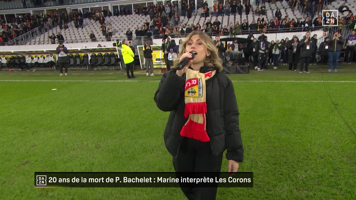 La gagnante de la Star Academy, Marine, a interprété "Les Corons" à la reprise de la seconde période à Bollaert. 🎶❤️💛 Magique ! 🤩 🎥 DAZN France