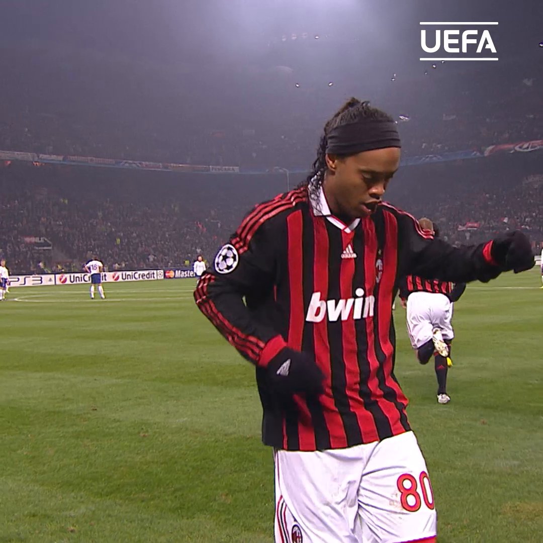 ⏪ #TalDíaComoHoy en 2010... 𝑹𝒐𝒏𝒂𝒍𝒅𝒊𝒏𝒉𝒐 😍 #UCL | Ronaldinho
