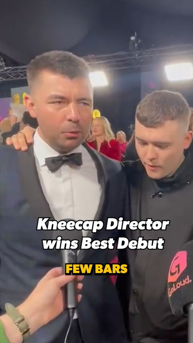 "The fact these lads are standing here today with a movie in the Irish language is testament to the resilience of the language" Kneecap Director & Writer Rich Peppiatt wins the #BAFTA forOutstanding debut by a British writer, director or producer 🏆 #kneecap #kneecapceol #irishlanguage #BAFTAs #richpeppiatt