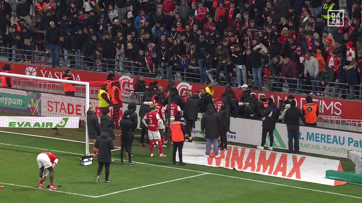 Une nouvelle séquence d’explications entre joueurs et supporters en Ligue 1. 😤 Reims n’a plus gagné en Ligue 1 depuis plus de 3 mois. 🤯❌ 🎥 DAZN France
