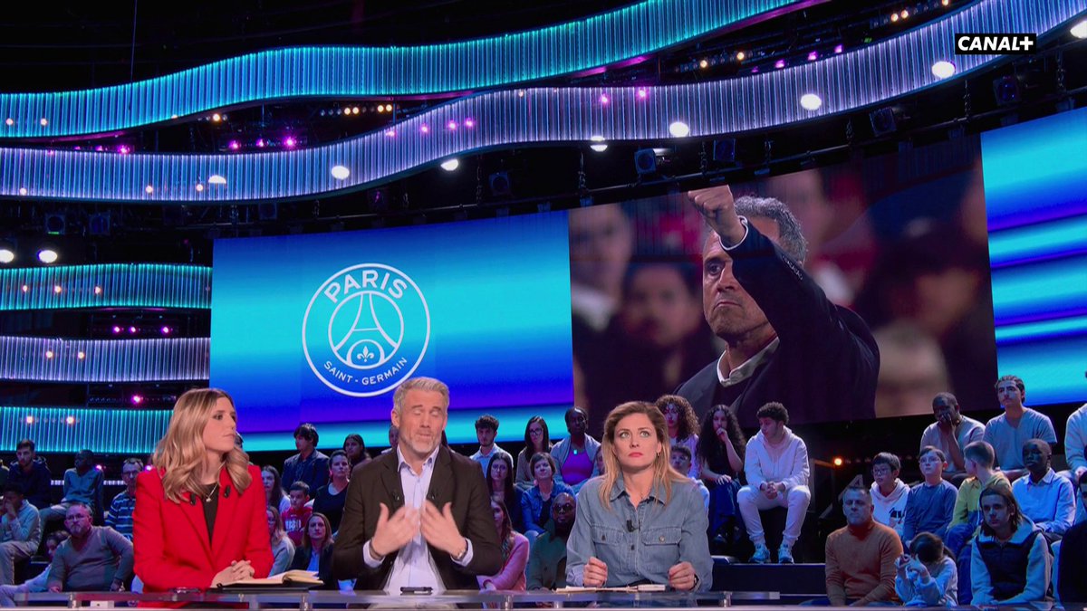 "C'est presque la première fois qu'on donne autant de temps à un entraîneur au Paris Saint-Germain" 🗣️ L'échange entre Mickaël Landreau et Bertrand Latour à propos de Luis Enrique et des performances actuelles du PSG 💬 #CFC