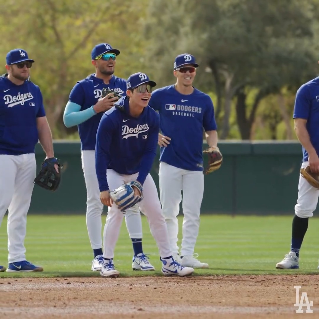 Mookie starting the Dodger chants for Hyeseong. ๐ฅน
