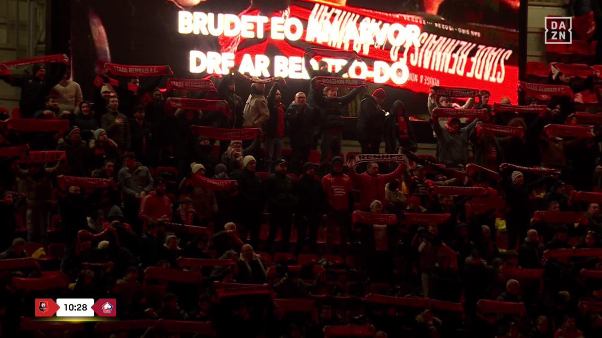 L’hymne breton chanté au Roazhon Park ! ❤️🖤 Rennes ⚡️ Lille pour cette affiche du dimanche soir. Habib Beye ⚡️ Bruno Genesio. 🎥 DAZN France