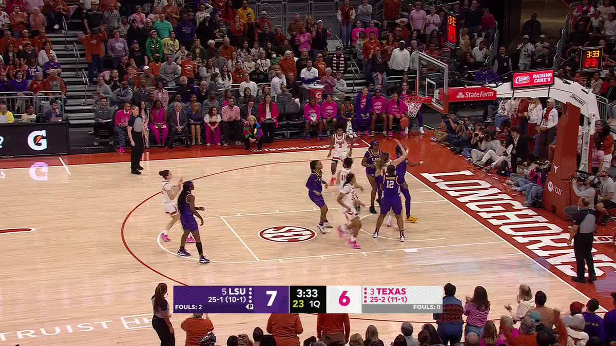 The Texas crowd in this sequence 🔊🔊🔊