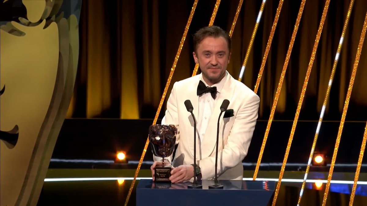 And here's Tom Felton to award the BAFTA Fellowship to British acting legend Warwick Davis. #EEBAFTAs #BritBox