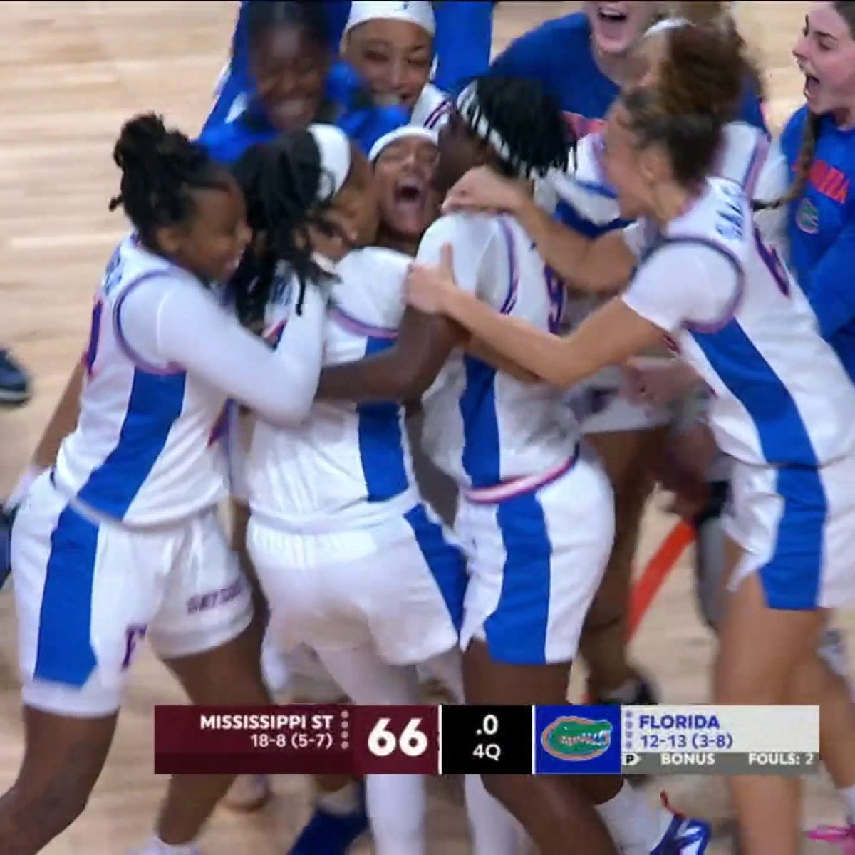 GATORS WIN IT AT THE BUZZER 🚨 espnW | @gatorsWBK