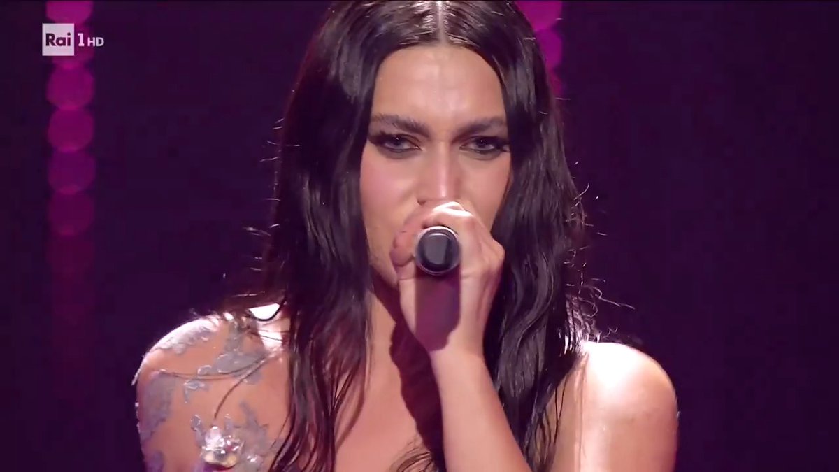 qualsiasi altro paese dell’Europa comunque avrebbe preso questo brano (confezionato già con performance eurovisiva) e mandato all’esc per prendersi la top3 ma siamo in Italia