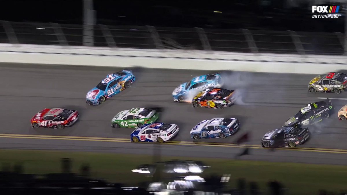 Things get stacked up. Lots of trouble. #NASCAR #DAYTONA500