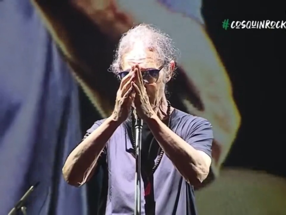 "Skay": Porque interrumpió su presentación en el #CosquínRock debido a problemas técnicos