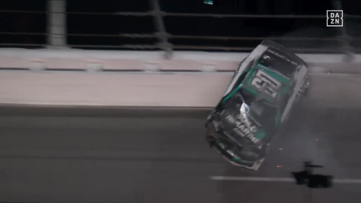 UNO DE LOS ACCIDENTES MÁS ESCALOFRIANTES DE TODO EL AÑO 😱😱😱 ¡El salvaje vuelo de Ryan Preece a más de 300 km/h! #DAYTONA500 #NASCARenDAZN 🏁