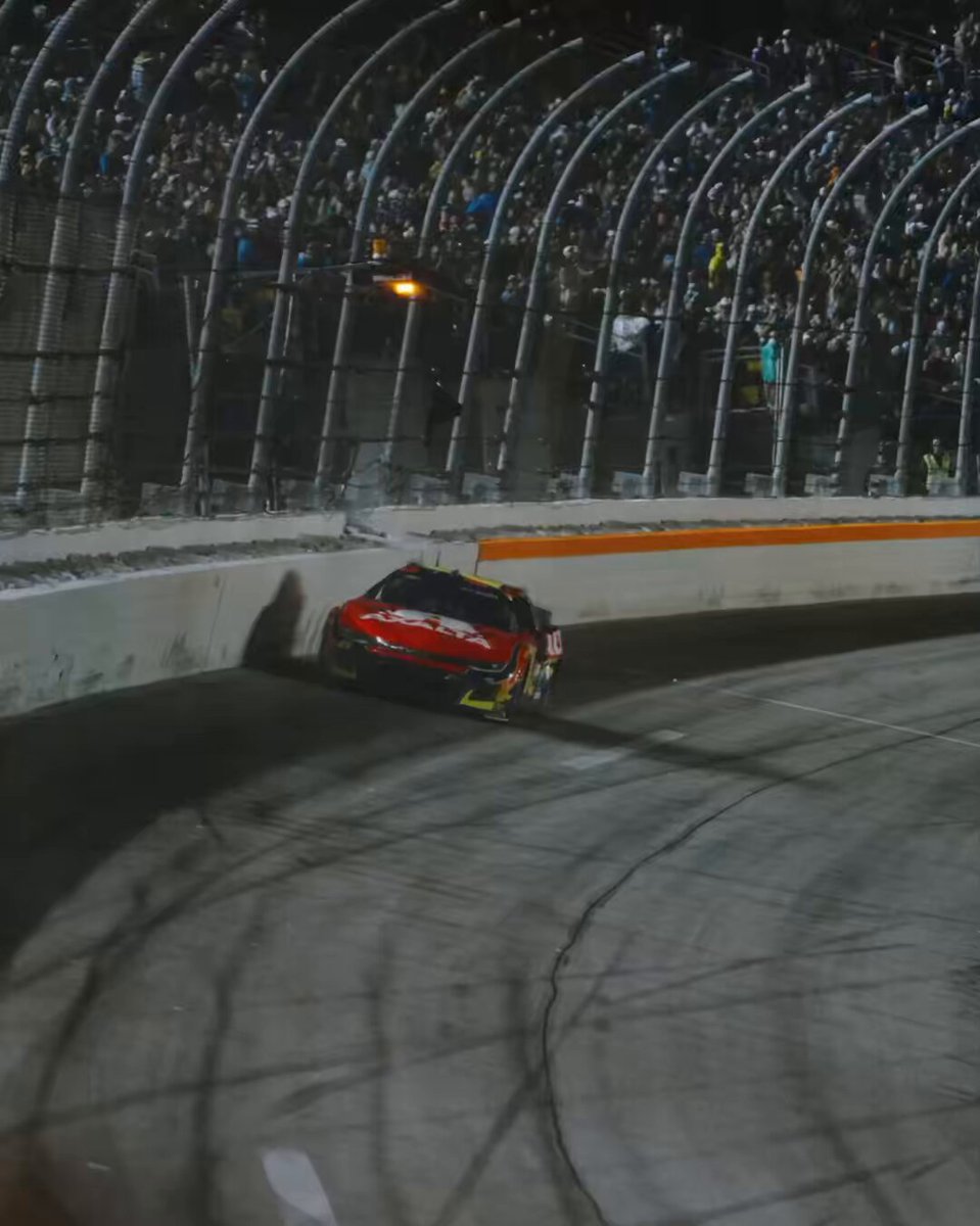 This celebration feels familiar … 😉 #DAYTONA500