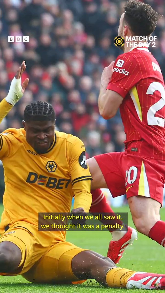 "I think VAR should get some praise for this." It was a good call in the #LIVWOL's game according to Micah Richards. 👏 #BBCFootball #MOTD2